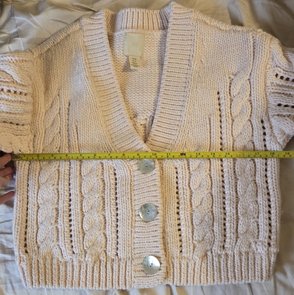 Pink cable knit Cardigan 🎀 - Picture 6 of 9